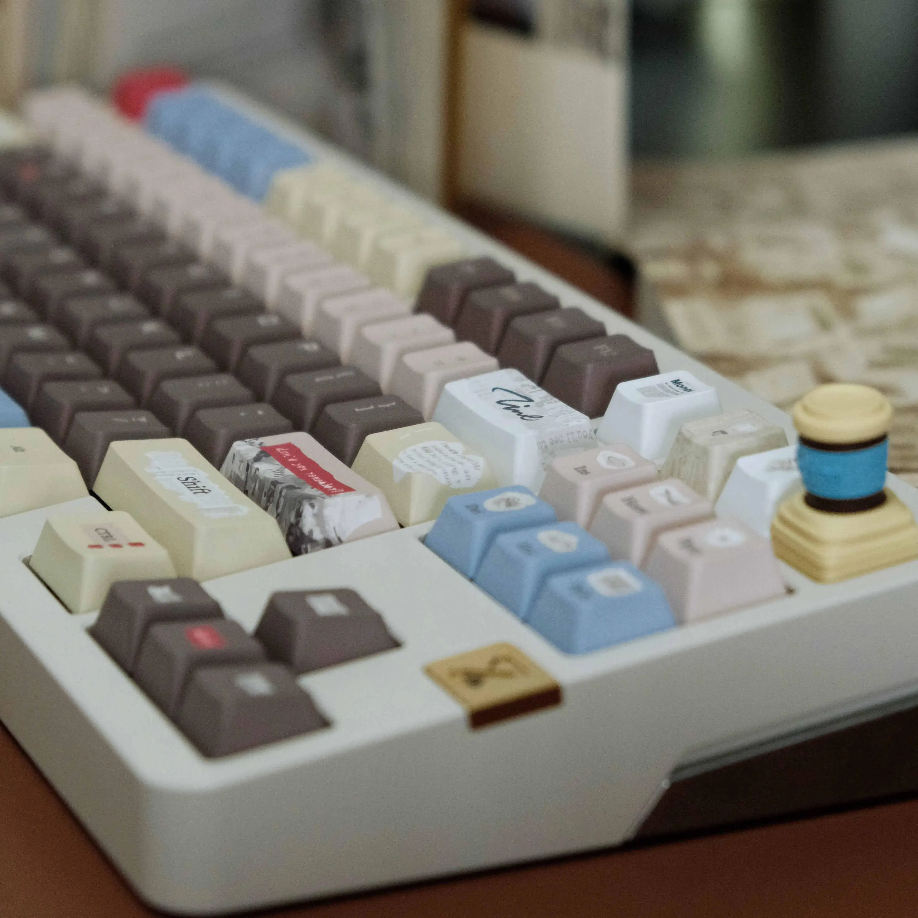 Tempo jornal Retro Dark Brown Keycaps, Chery Pbt Keycaps com Vintage Feel, inclui "L" entrar chave, 137 chaves