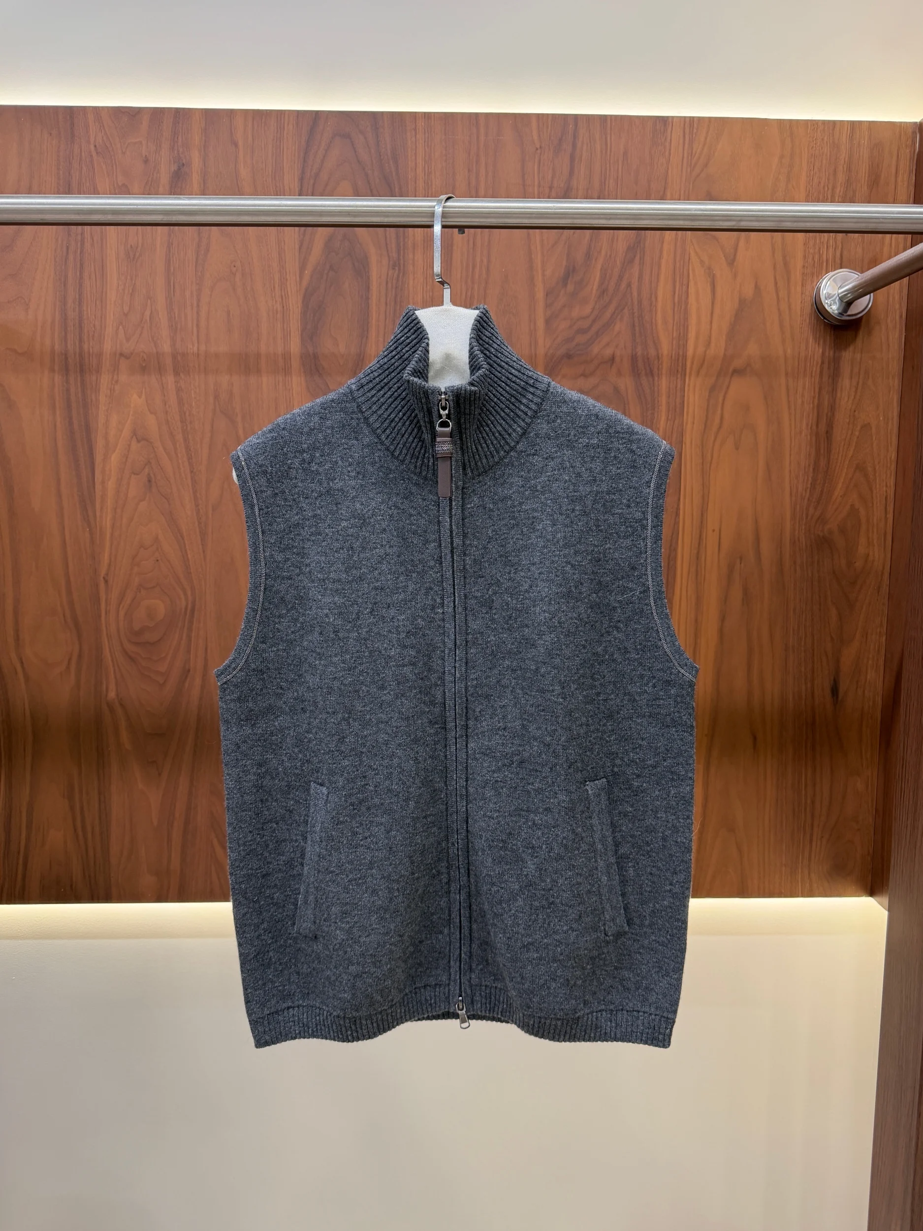 2026Women's Autumn Cashmere Knit Vest with Stand Collar and Zipper
