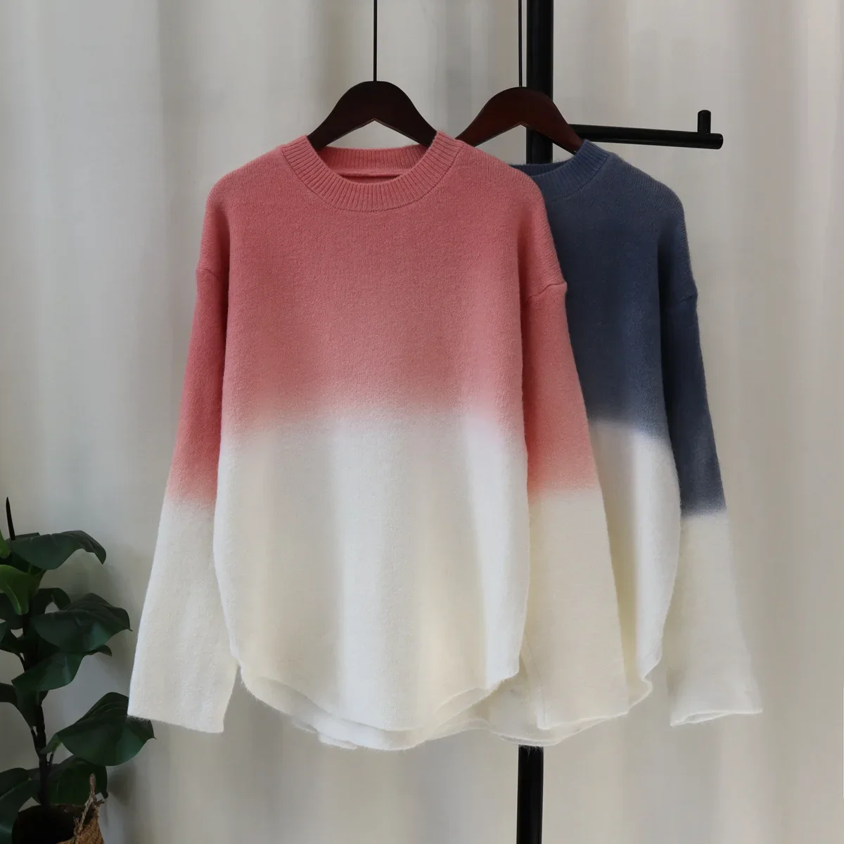 2024 autumn and winter new gradient color sweater pullover for women, loose and lazy style top trend