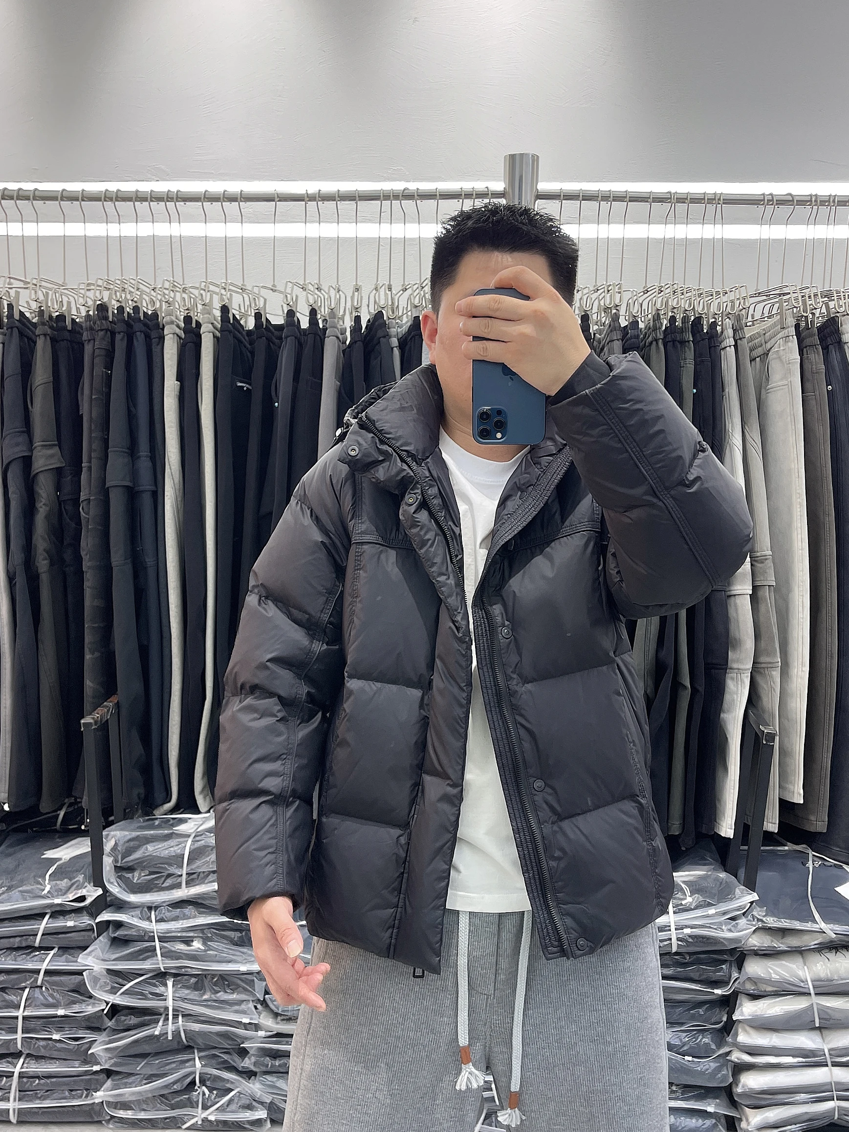 

Мужская утепленная пуховая куртка 2025 года: Новая зимняя модель с капюшоном, повседневная модная верхняя одежда