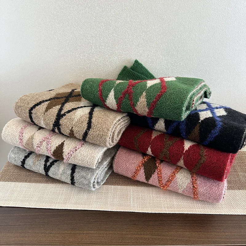 

Женский шерстяной вязаный шарф в университетском стиле, теплая клетчатая шаль, рождественский стиль для пар, мягкий воротник-шарф для мужчин