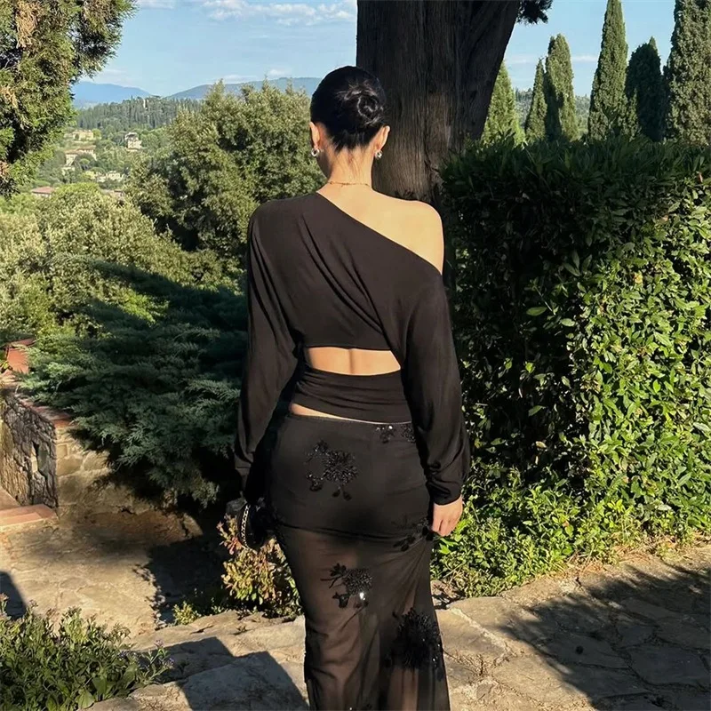 Camiseta feminina com gola diagonal e manga comprida vazada, cor sólida, sexy