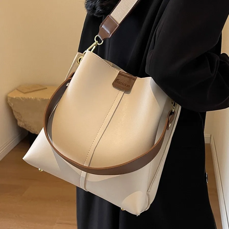 

Party Bags for Women's 2025 New Autumn and Winter Fashion Versatile Bucket Bag Niche Commuter Premium Textured Shoulder Bag Caba