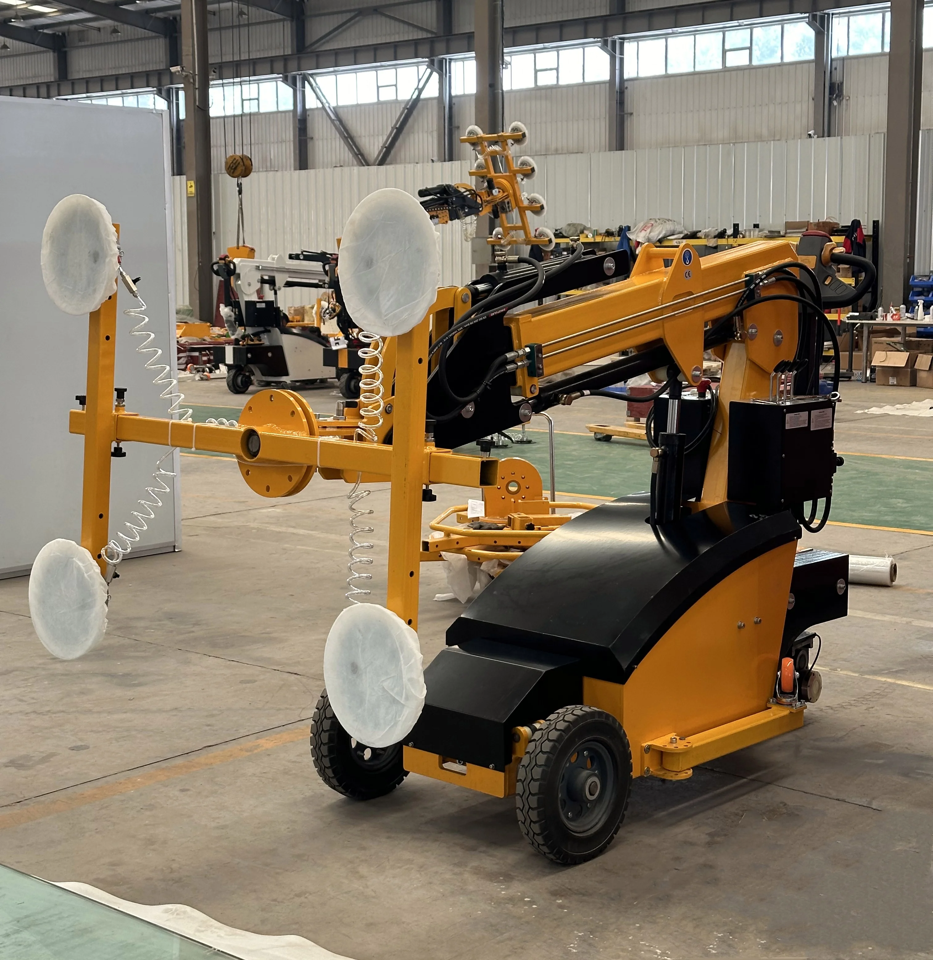 معدات متنقلة لرافع مصاصة الزجاج الأوتوماتيكية لصناعة البناء للبيع مع مكون المحرك الأساسي