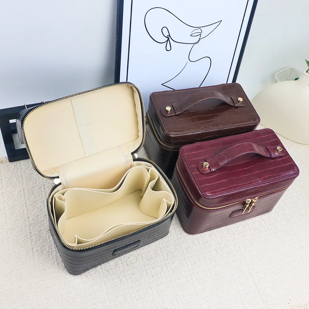 Customizable Name Crocodile Pattern Travel Toiletry Case Portable Hanging Makeup Organizer Dopp Kit Cosmetic Bag for Women