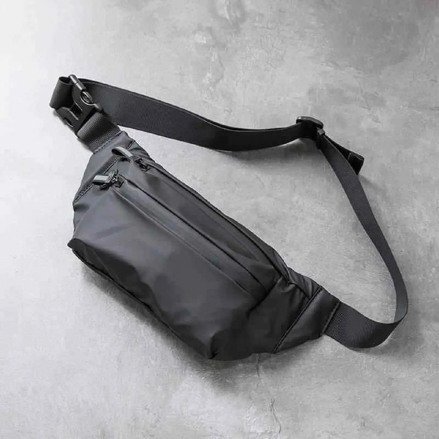 防水スポーツファニーパックメンズチェストバッグサイクリングクロスボディバッグ夏用シングルショルダーバッグフロントチェストバッグ便利な持ち運びデザイン