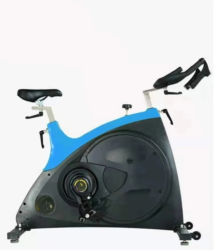 دراجة دوارة تجارية رائجة البيع لعام 2025، دراجة تمرين داخلية مع نظام محرك حزام صامت للاستخدام المنزلي في صالة الألعاب الرياضية