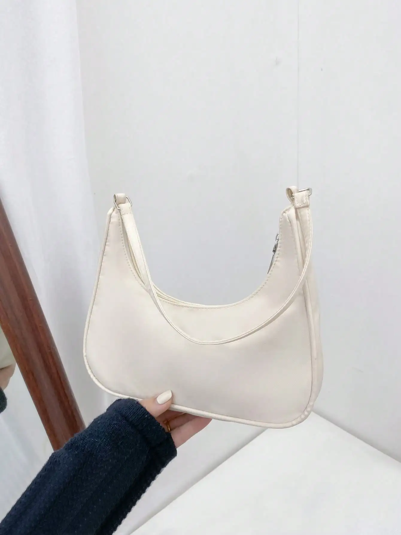 Minimalist Fashion Oxford Cloth Shoulder Bag Solid Color Zipper Underarm Bag for Students Suitable for Daily Campus Life