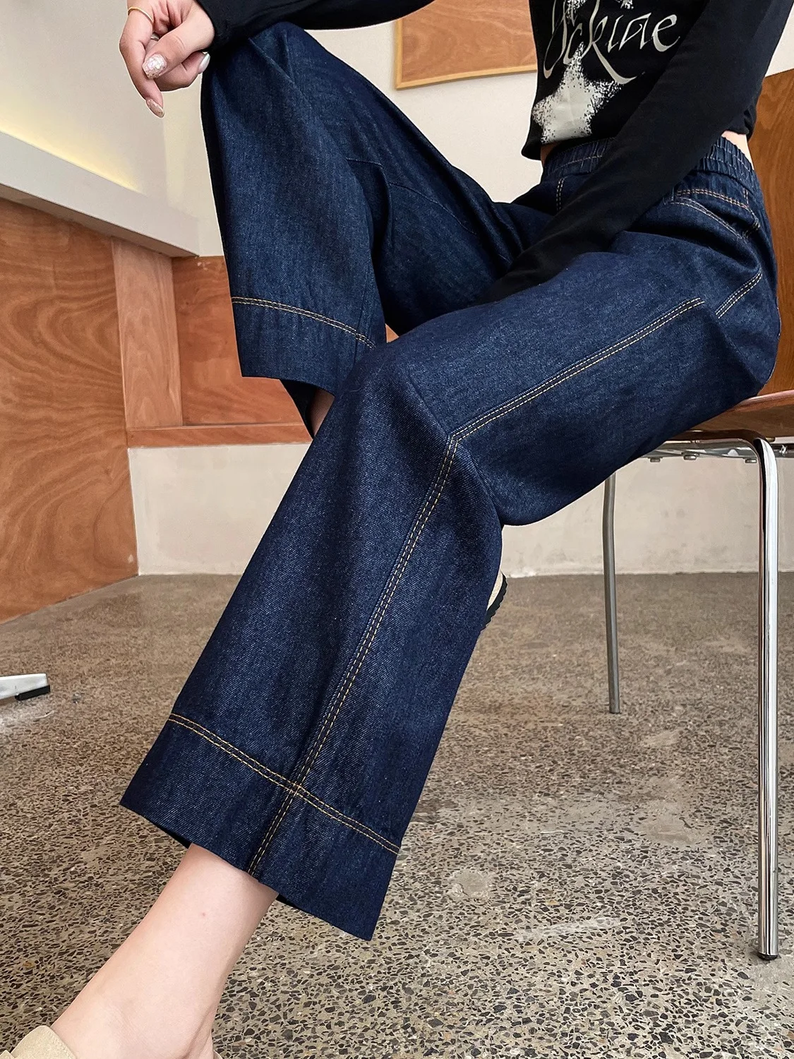 بنطلون جينز نسائي واسع الساق بمقاسات كبيرة، لون أزرق داكن، خصر مطاطي عالي، قصة ضيقة مستقيمة #2