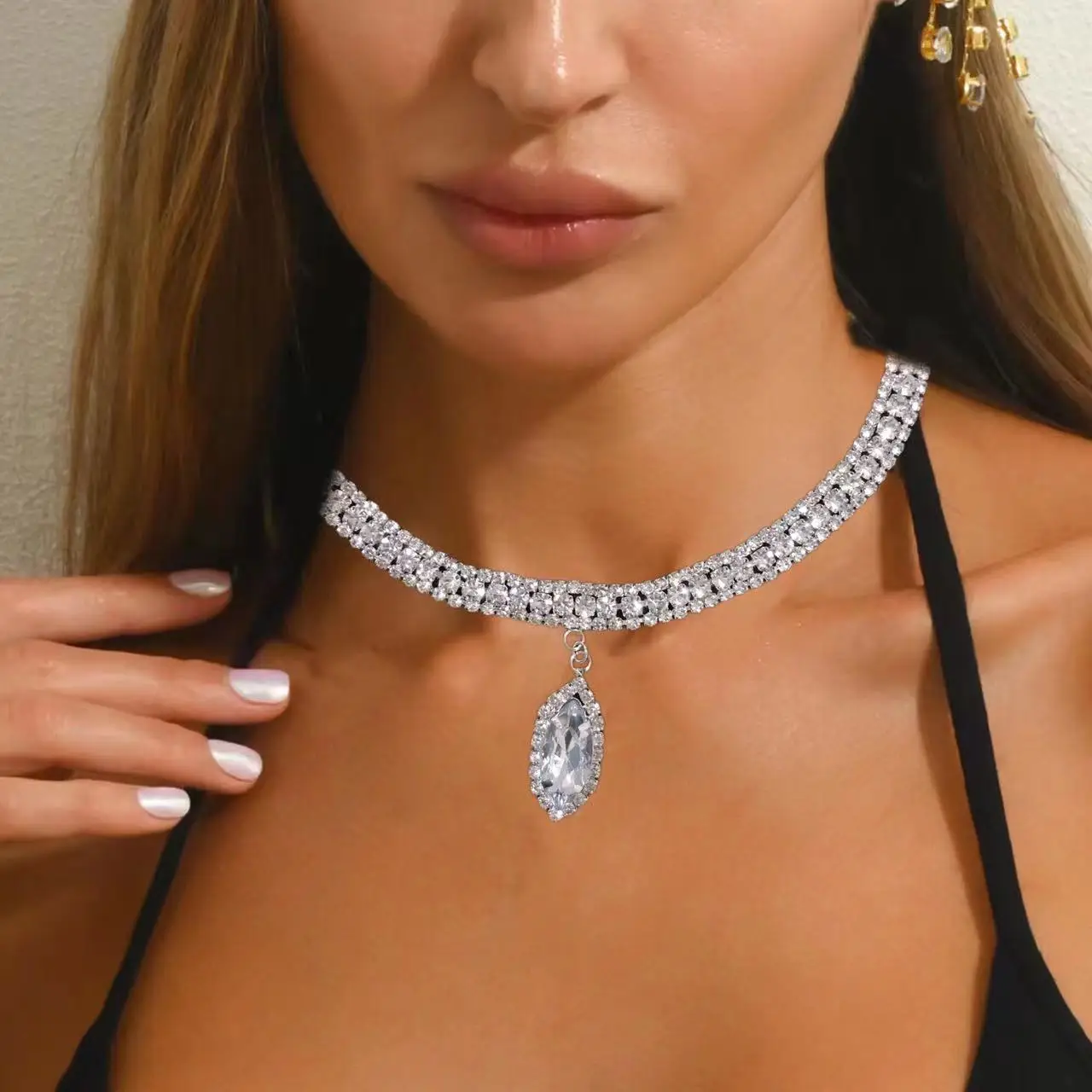 

New European and American pendant necklaces, women's all diamond crystal necklaces, tassel personalized necklace accessories