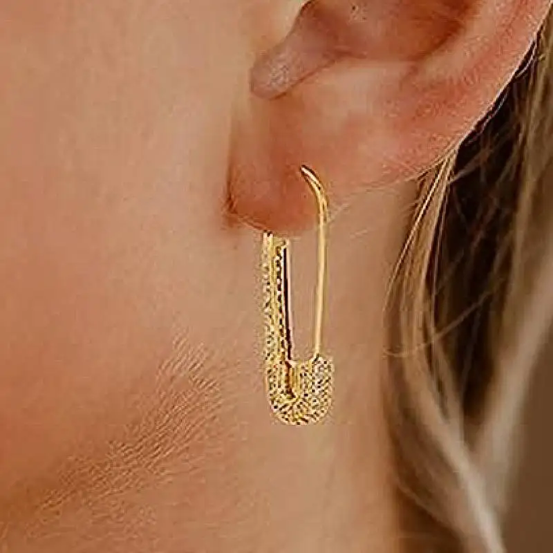 Huitan Einzigartige Büroklammer-Design-Creolen für Damen, vollhell, CZ, Party, Alltag, vielseitig, schick, Accessoires, trendiger Hochzeitsschmuck