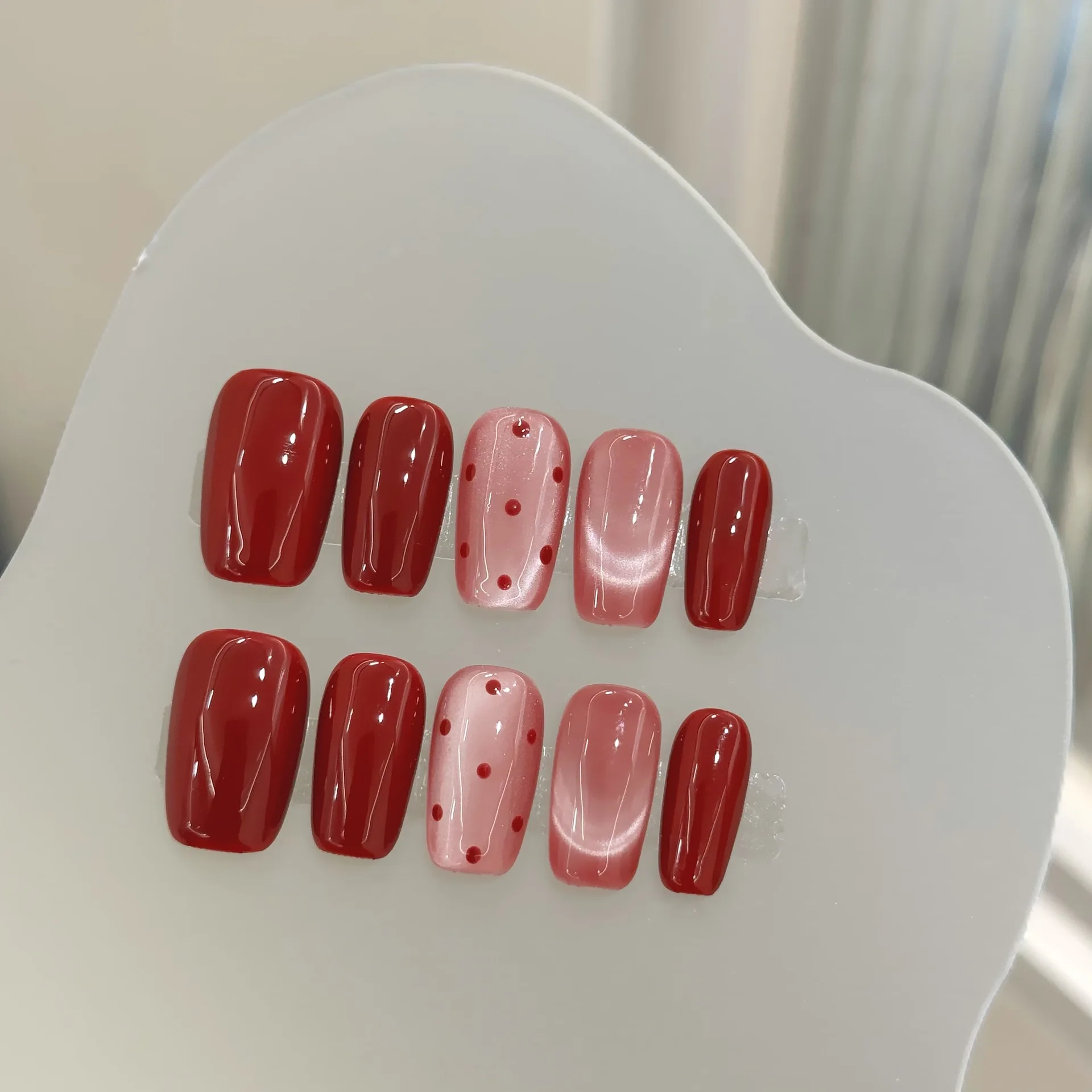 

10pcs Handmade Medium Square French Press On Nails Shiny Red Cat's Eye Polka Dot Design Fake Nails Wearable Nails Art Tips Girls