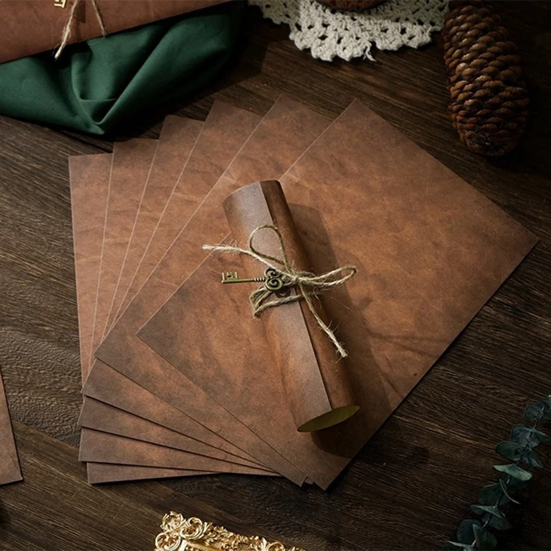 Набор Старинных бумажных и конвертов включает в себя бумагу для букв, конверты, детали винтажных аксессуаров, веревку