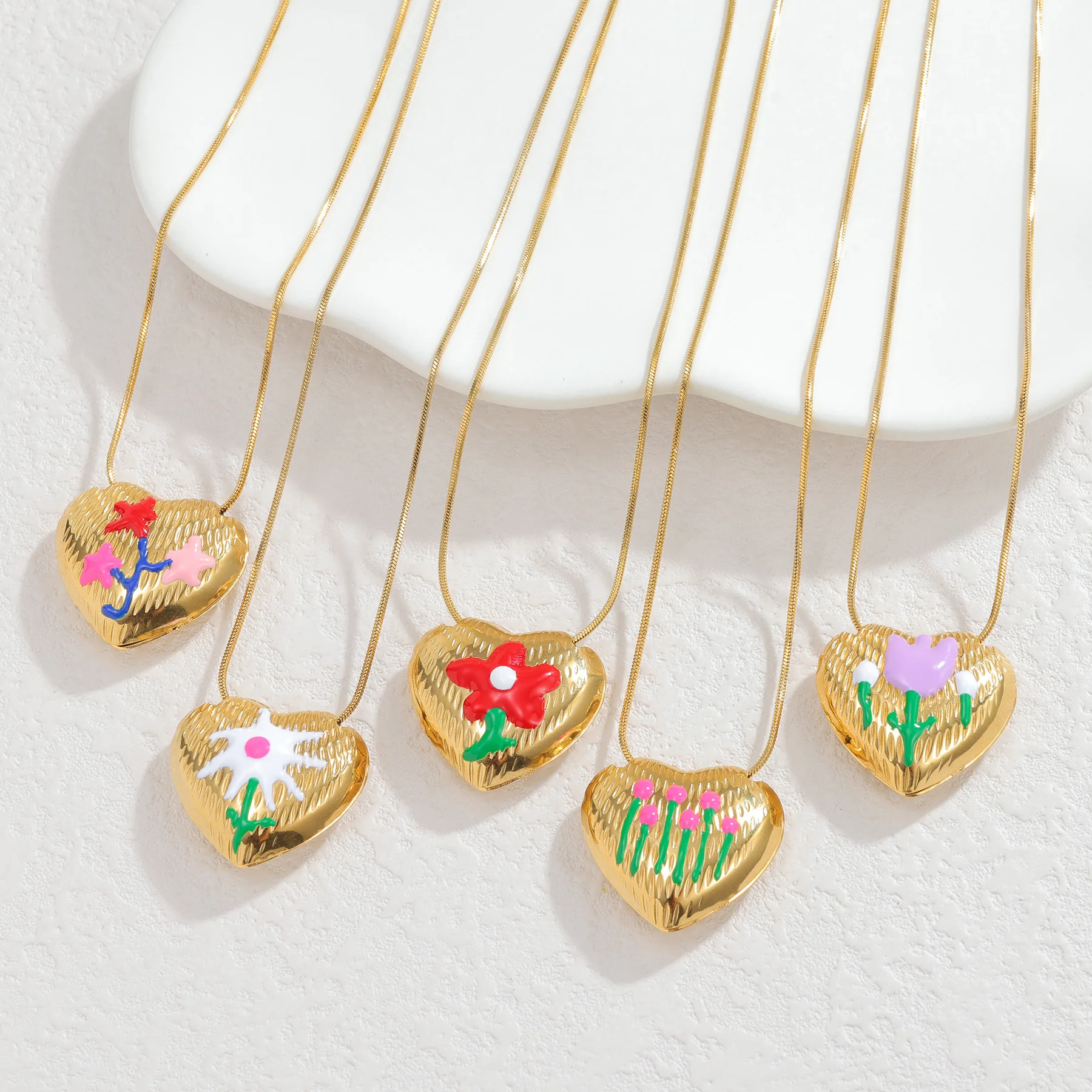 قلادة من الفولاذ المقاوم للصدأ على شكل قلب زهرة متعددة الأنماط من الزيت بالتنقيط من Kissmoon مثالية للنساء هدية يومية للمهرجانات