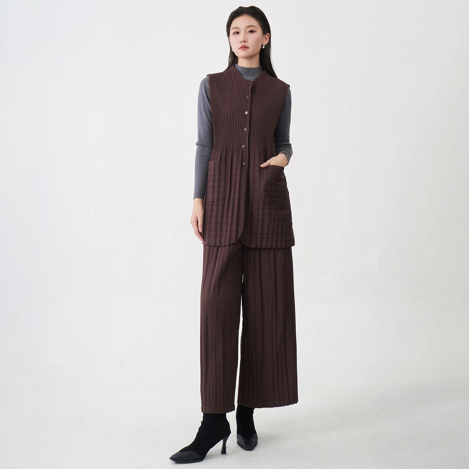 

2025 Women's Vest Cotton Coat and Straight Cotton Pants Set High Quality Miyake Pleated Set Wholesale Elegant Two-piece Set