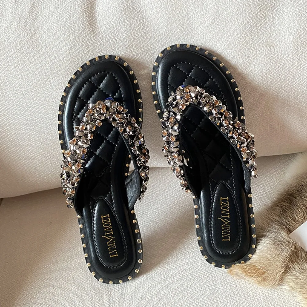 Flat Bottomed Slippers for Women's 2026 Summer New Water Diamond Clip on Flip Flops for Outdoor Wear Oversized Slippers 41-43