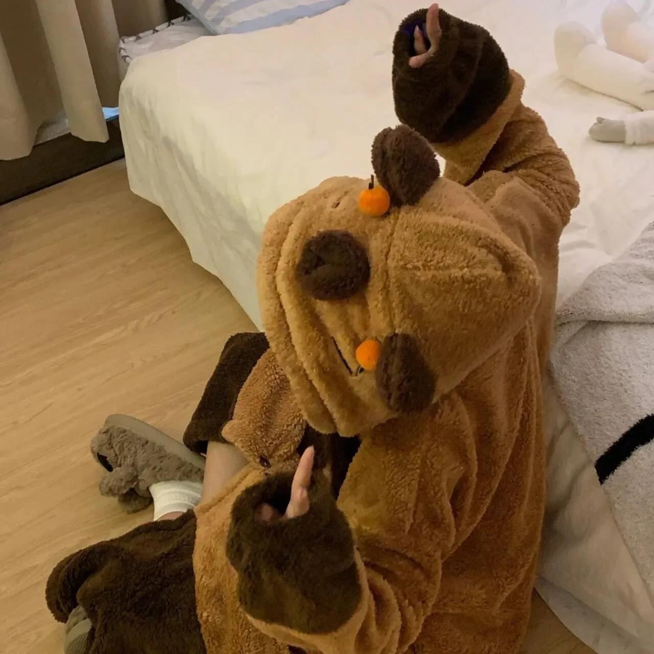 Cute Capybara Winter Pajama Cartoon Animal Soft Plush Jumpsuit For Adults Kawaii Velvet Pajama Night Robe Cosplay Suit Girls Gif