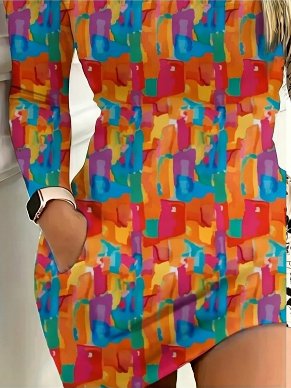 Damenkleid mit Rundhalsausschnitt, langen Ärmeln, Tasche, Graffiti-Print, Minirock, lässig-elegant, Herbstmode – Detail 4