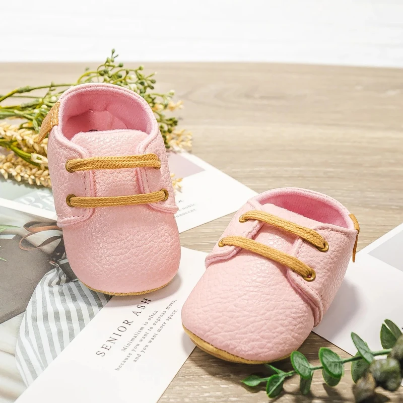 أحذية أطفال حديثي الولادة لعام 2025 موضة جديدة غير رسمية للأولاد الرضع من جلد البولي يوريثان ونعل مطاطي مضاد للانزلاق أحذية أطفال مشوا لأول مرة #2