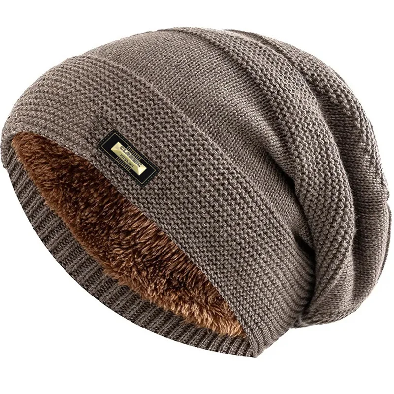 Lässige Strickmütze mit Metallanhänger für Herren im Herbst und Winter, winddichte und warme Outdoor-Mütze mit Fleece-Gehörschutz
