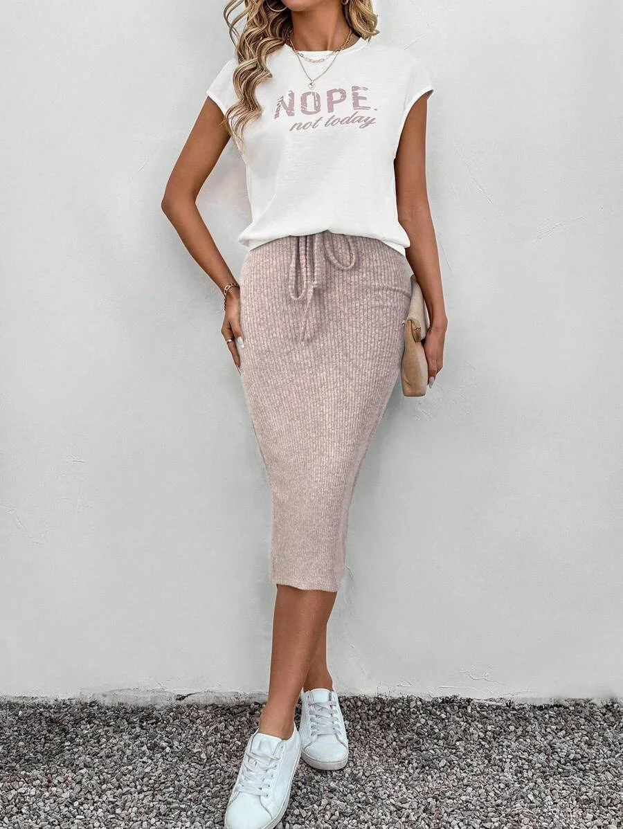 

Women's Elegant Sleeveless Vest + Floral Print Skirt Two-Piece Set