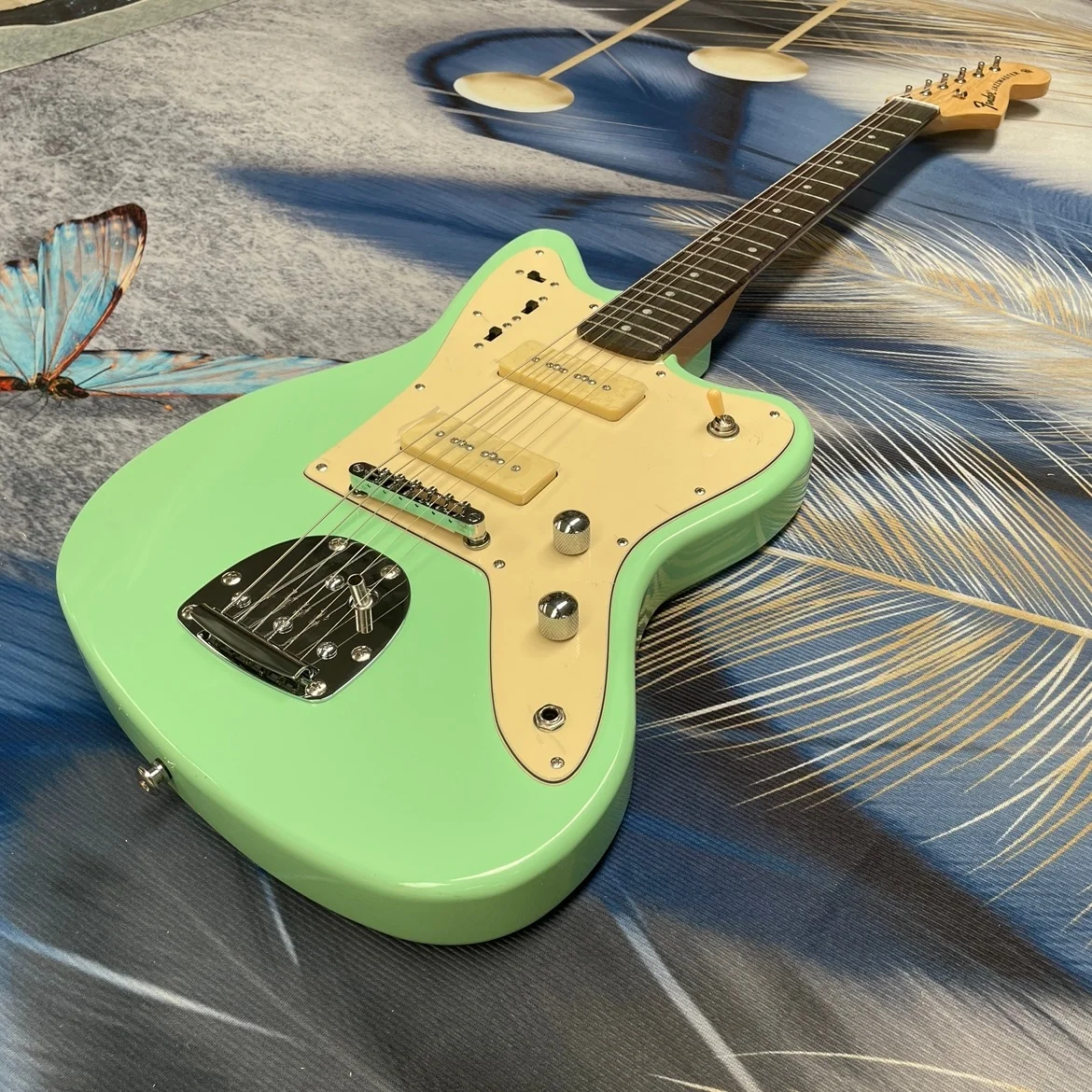 جيتار كهربائي أخضر اللون بستة  - مراجعة Electric Guitar Beginner وسعره