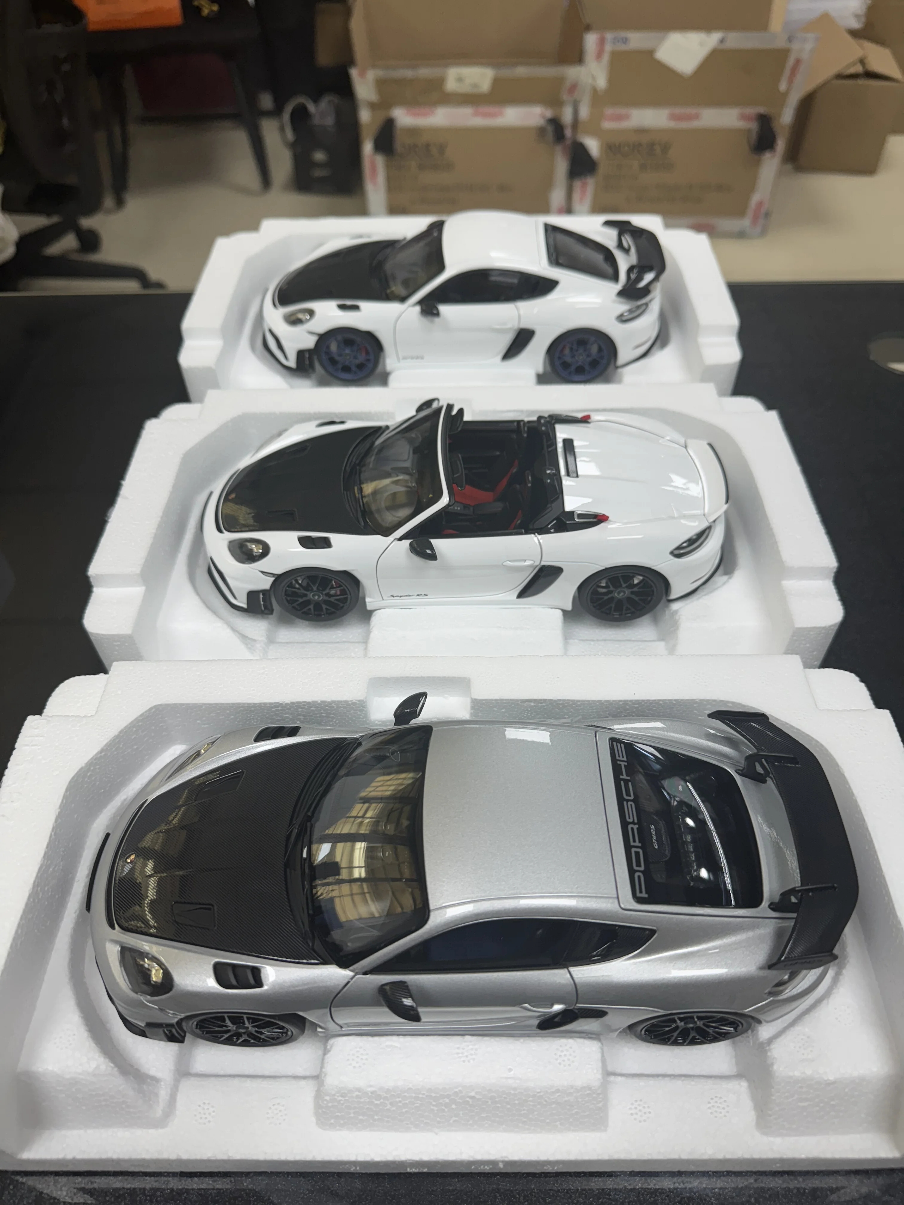 Modelo de Auto Deportivo Porsche Cayman Gt4rs 718spyder de Aleación a Escala 1:18 de Norev, Totalmente Abrible