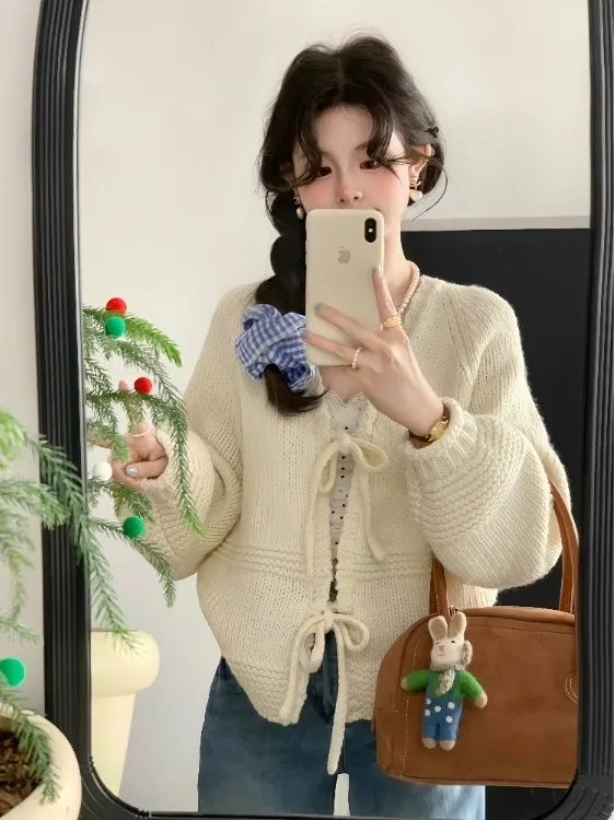 

Soft Sle Milk White Knitted Loose Cover up Top Women's Faion 2025 New Early Autumn eat Design Sensation Long Sve V-Ne