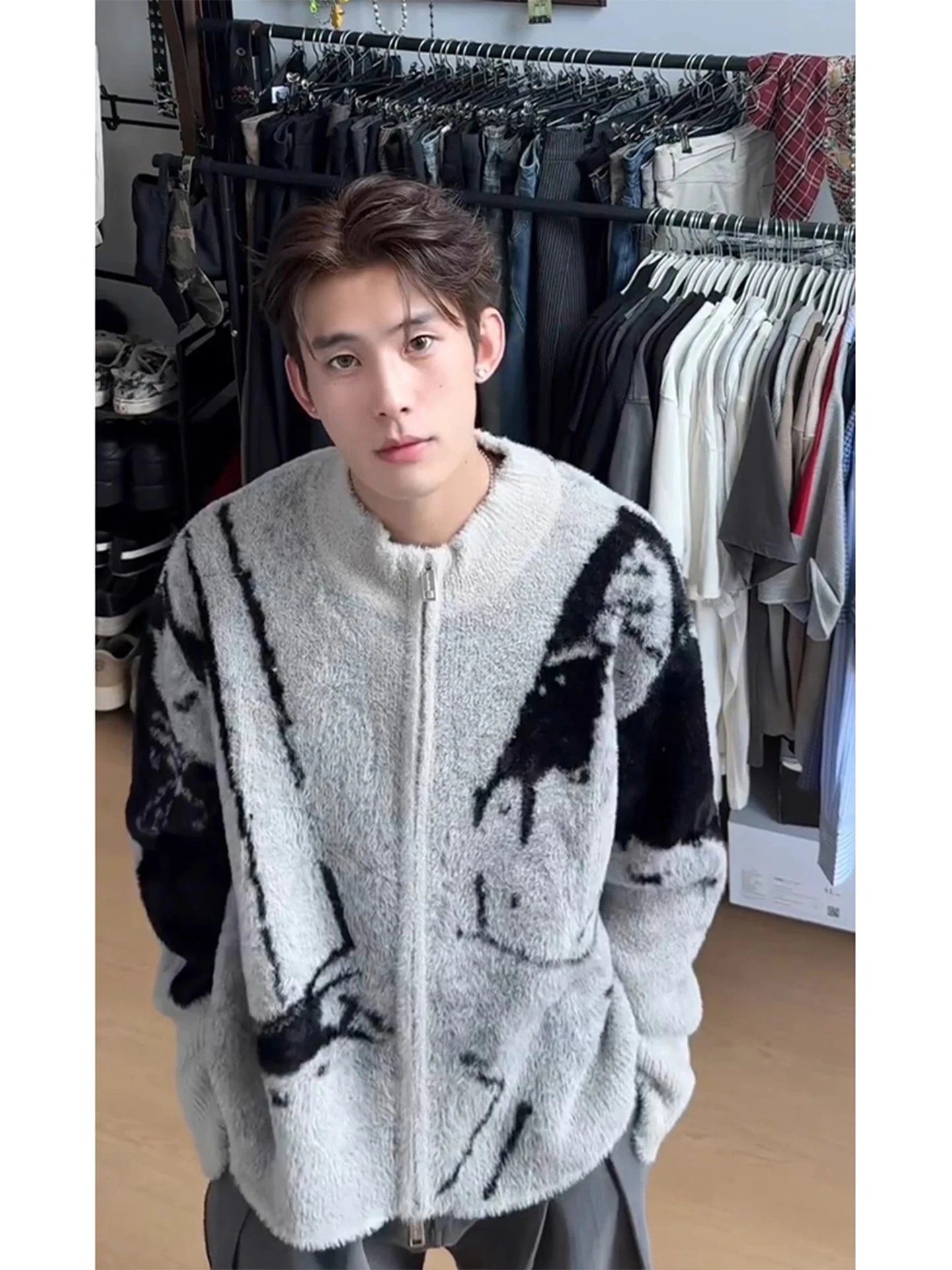 

Мужской вязаный кардиган с градиентным абстрактным узором, в расслабленном стиле, весна-осень, высококачественный, с дизайном из искусственного меха и цветочным орнаментом