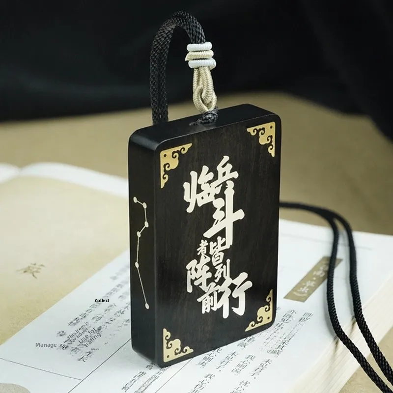 pendentif-en-ebene-noir-incruste-d'argent-motif-systeme-dao-de-la-veritable-parole-a-neuf-mots-decorations-a-pompons-design-unique