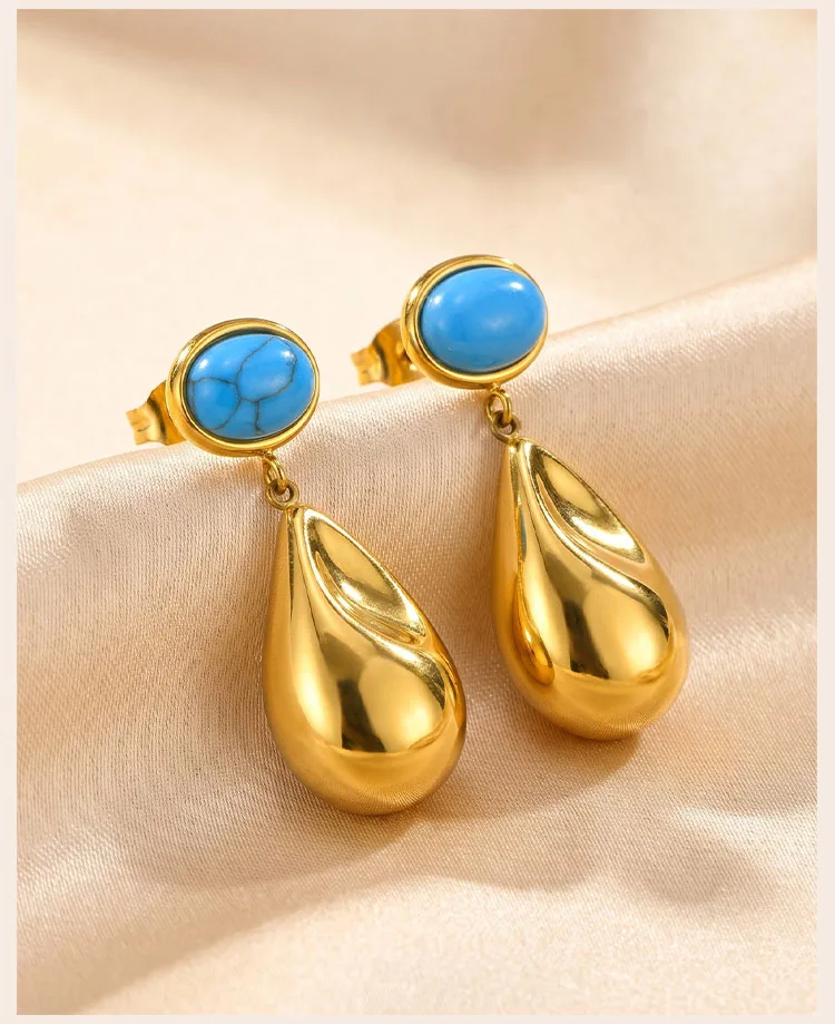 Skulpturale Tropfen-Ohrringe, 18K vergoldeter Edelstahl, mit Türkis-Akzenten im Boutique-Stil für die Wiederauffüllung – Detail 2