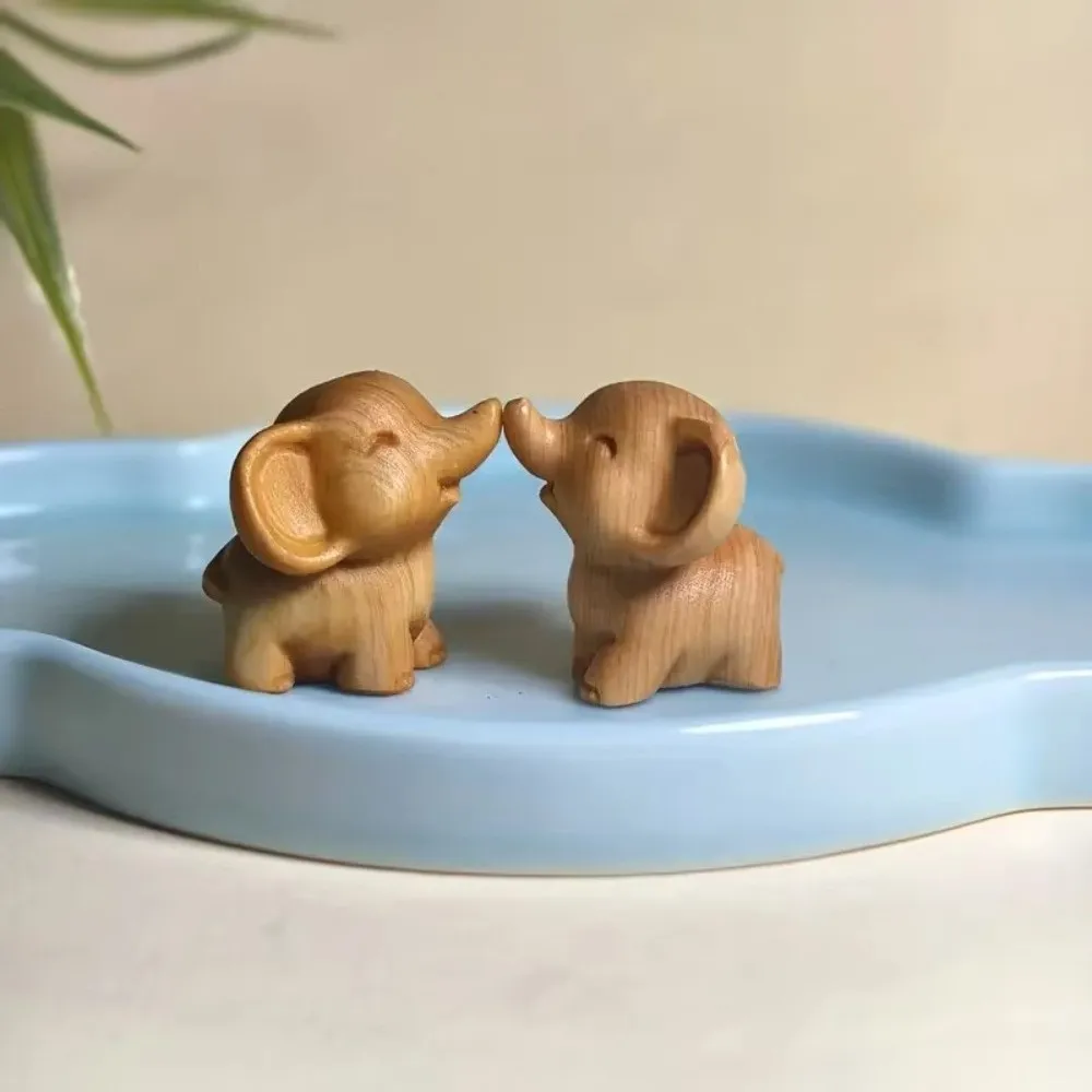 Intricately Carved Hand-Carved Elephant Solid Wood Mini Wooden Elephant Statues Cute Decorative