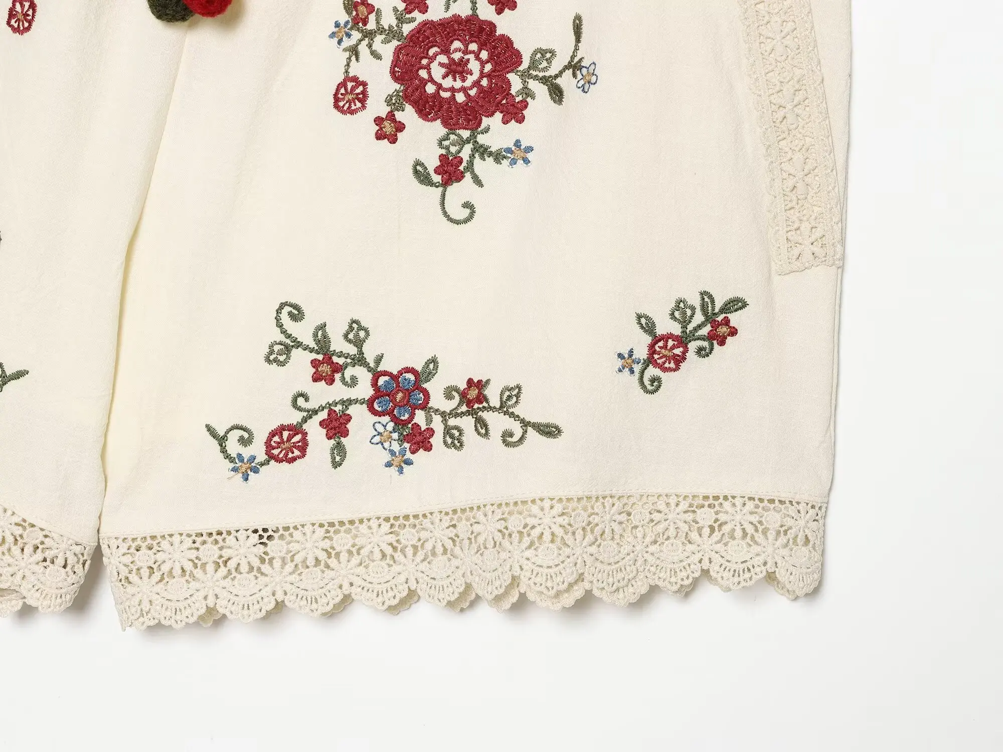 BSAY 2026 Style Women 2 Piece Suit Floral Embroidery Lace Trim Three Quarter Sleeve Blouse Elastic Shorts Summer Daily Wear Sets