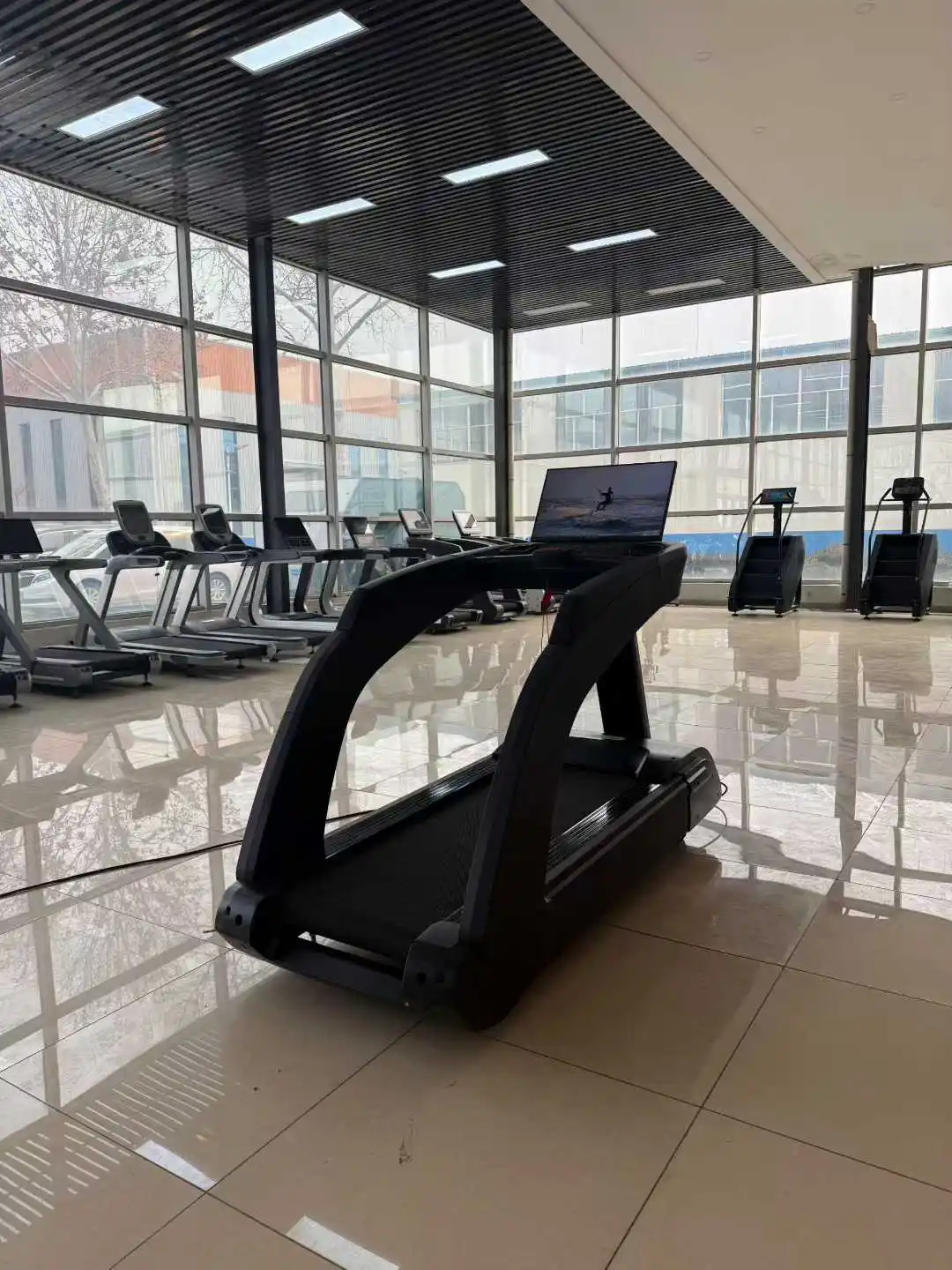 2026 New Arrival Projection Touch Screen Treadmill Indoor Aerobic Treadmill