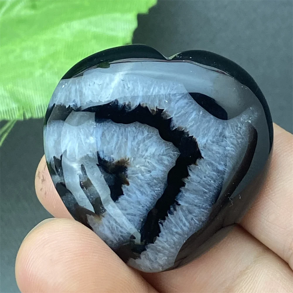 

Natural Beautiful Black agate Geode Heart Shape Crystal Love Mineral Specimen Home Decoration Holiday Gift
