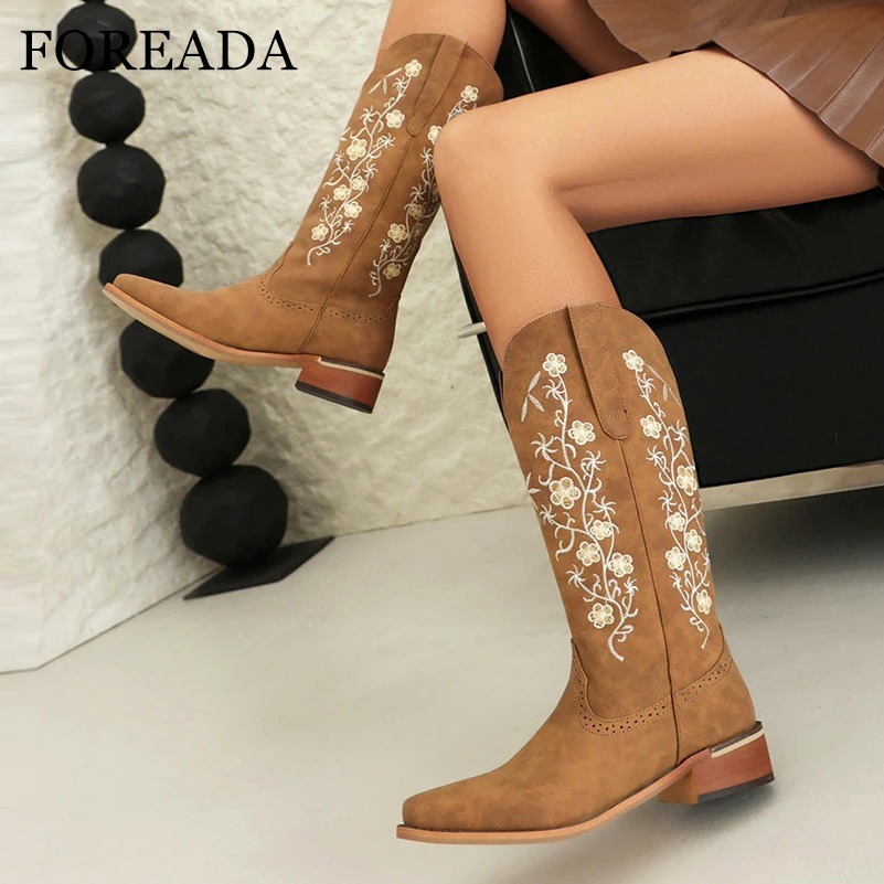 FOREADA-Botas de media caña con bordado de flores para mujer, zapatos de vaquero con punta cuadrada y tacón medio grueso, talla 46, Invierno