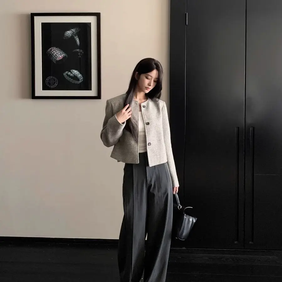 Spring and Autumn New Retro Young Simple Fashion Crew Neck Single Row Top Striped Loose Jacket