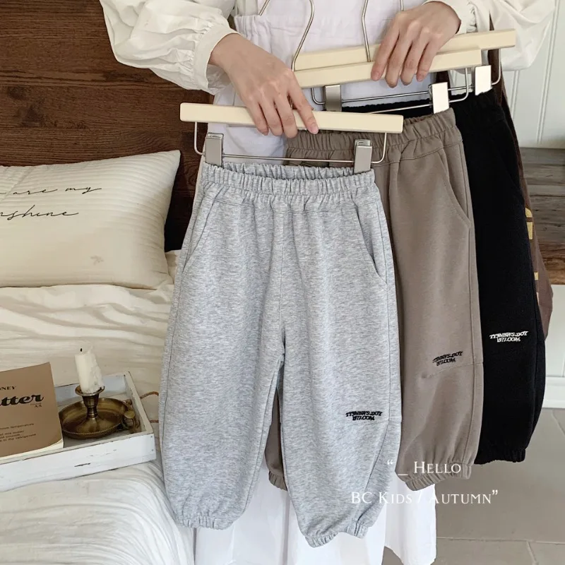 Modische Kinder-Jogginghose für Jungen und Mädchen Lässige Hosen Schüler Outdoor-Sporthosen Kinder Bestickte Buchstaben-Lange Hosen