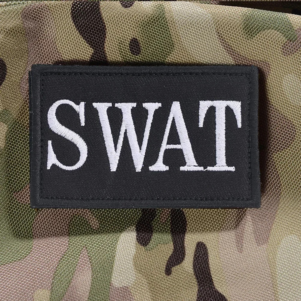 SWAT رقعة معنويات مطرزة شارة تكتيكية متينة لمعدات كرات الطلاء العسكرية Airsoft مع تصميم مموه