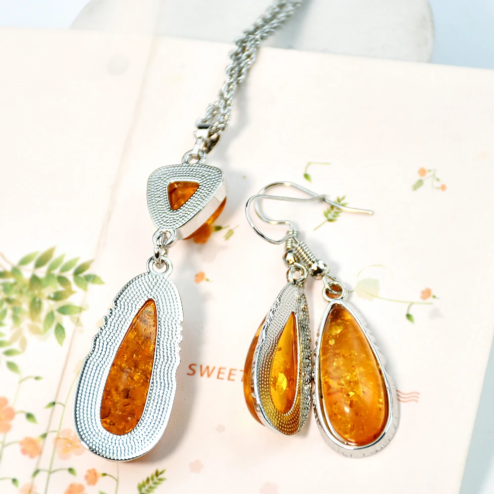 Vintage Accessories Imitation Amber Water Drop Necklace Earrings Geometric Sweater Chain Women\'s Fashion Classic Jewelry
