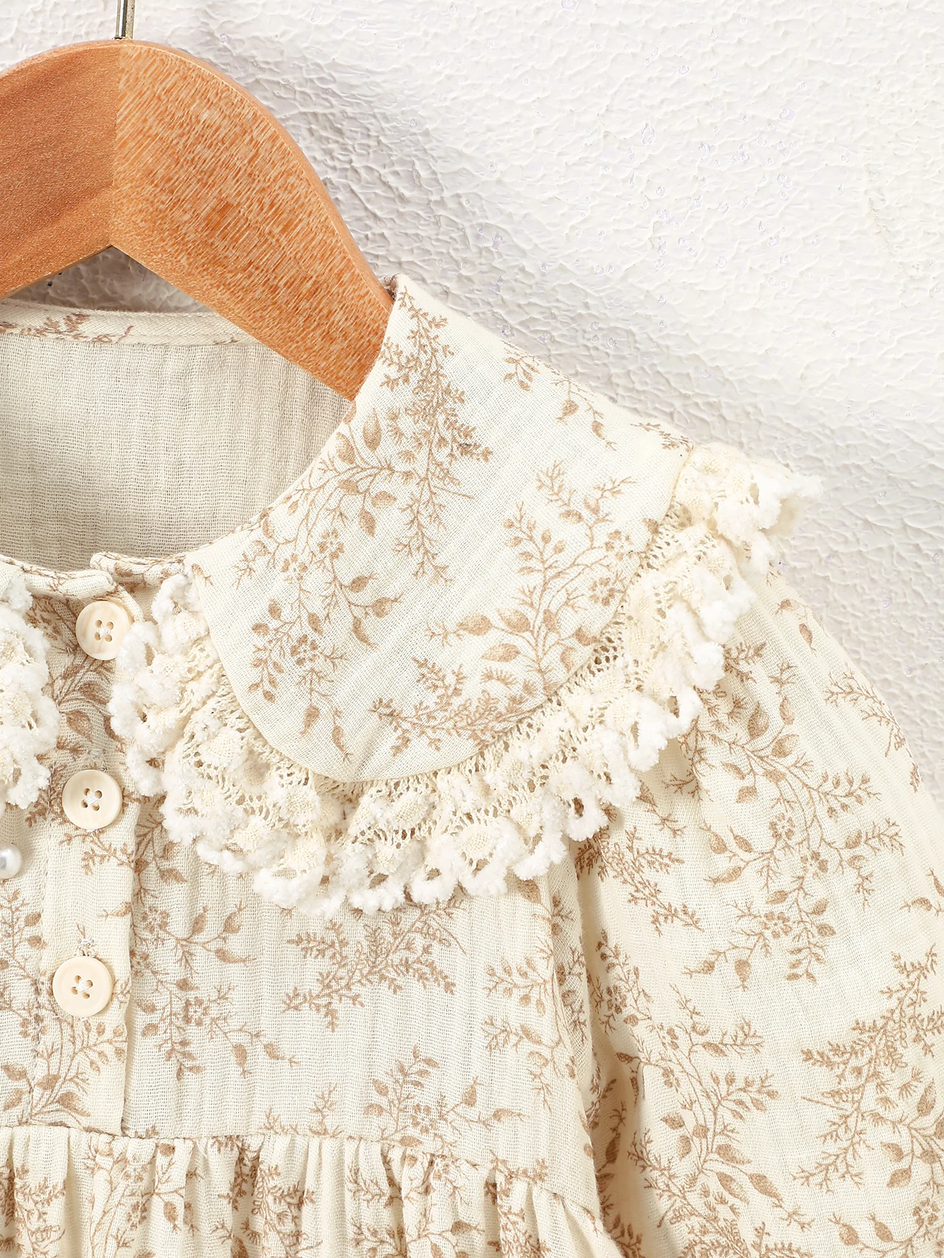 1-teiliges, beidseitig bedrucktes, leichtes, kaffeefarbenes Kleid für Mädchen, geeignet für Frühling und Herbst, mit niedlichem, im Landhausstil gehaltenem, Baumwollstoff und Puppenkragen, langärmeliges Kleid mit Spitze und weichem, plüschartigem Kragen, bequemes Kleid für kleine Mädchen, weich und atmungsaktiv für Kleinkinder und Kinder im Vorschulalter, ideal für Ausflüge. – Detail 5
