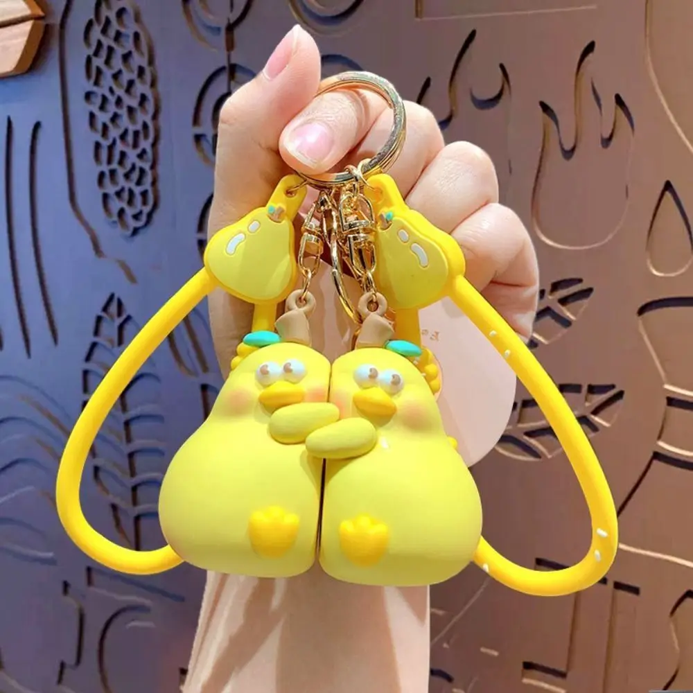 Cute Chick Cartoon Hug Pear Keychain Trinket Funny Hug Pear Keyring Fashion Style Resin Valentine's Keychain Bag Pendant