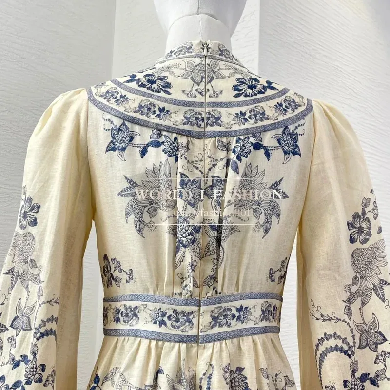 เดรสยาวปานกลางผ้าลินินแท้คุณภาพสูงลายดอกไม้สีขาวน้ำเงินพิมพ์ลายนก คอวี แขนยาว สำหรับผู้หญิง ปี 2025