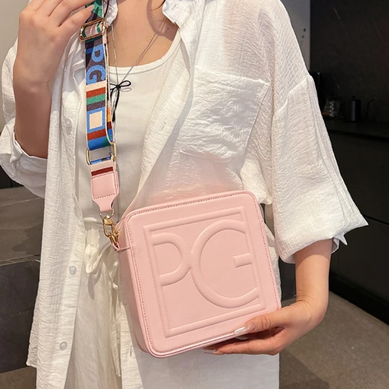 

Новое поступление, сумка-тоут с монограммой — женская сумка-трансформер, мягкий полиуретан, компактный дизайн, модный городский шик, идеально подходит для ежедневного использования