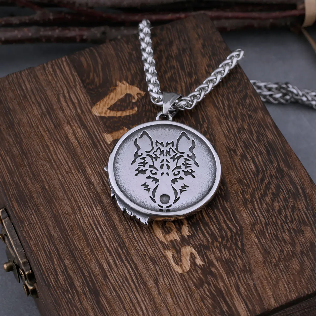 Stainless Steel Viking Wolf Head Necklace Nordic Animal Totem Amulet Biker Pendant Jewelry Punk Hip Hop Necklace Gift