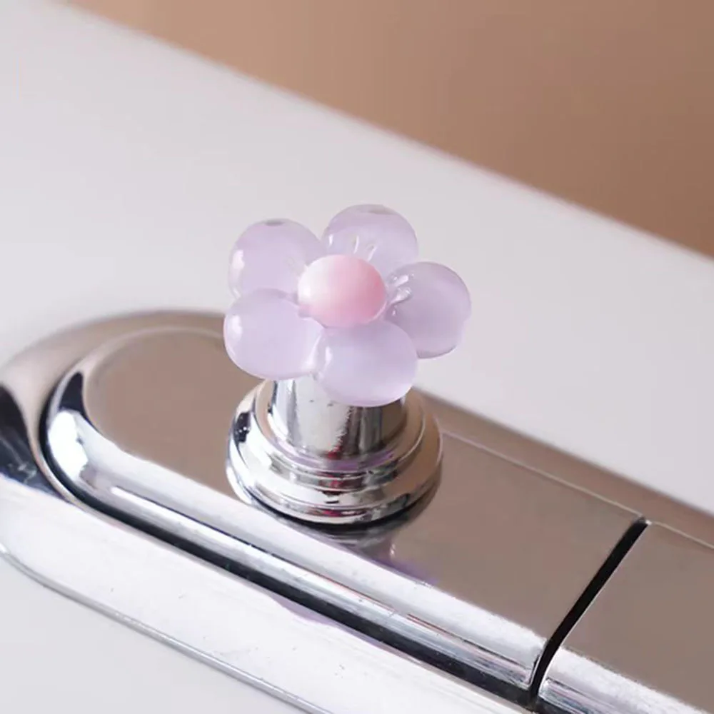 1pcs Flower Shaped Toilet Presser Love Toilet Press Button Tank Push Switch Water Tank Buttons Nail Protector Bathroom Decor