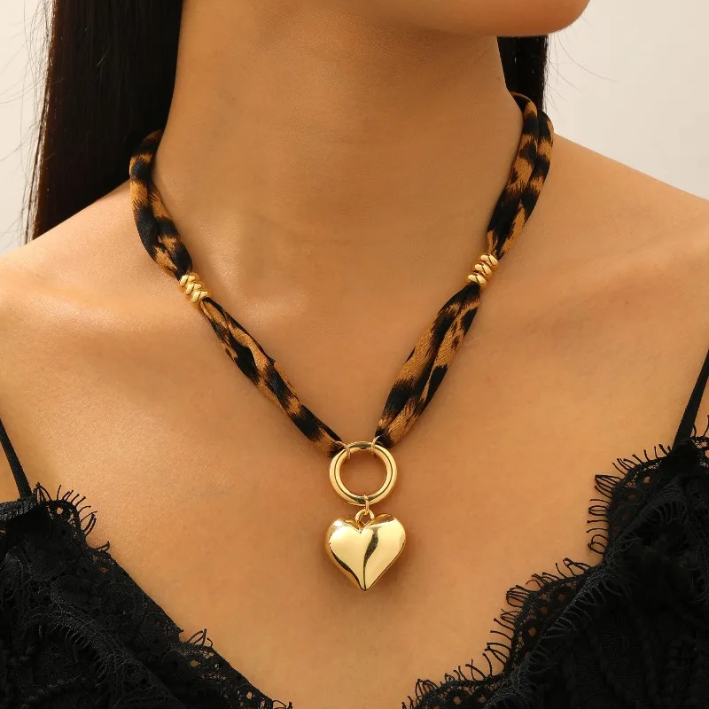 

Leopard print scarf, beaded sweater, chain, women's high-end, light luxury, niche, versatile, bow, love necklace