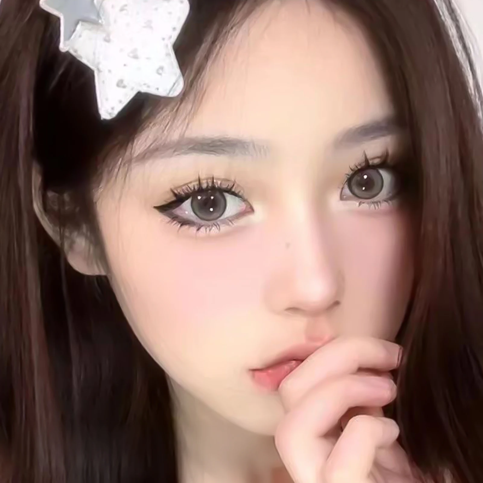 

Тонкие полосы, предварительно наклеенные кластеры ресниц C Curl, многоразовые накладные ресницы, подходящие для женщин всех возрастов