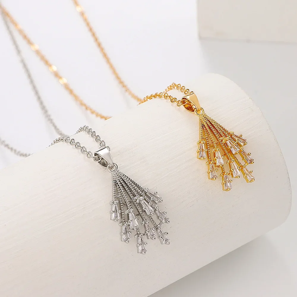 

Classic Fan Shaped Fringe Skirt Necklace Fashion Small Fresh Clavicle Chain Micro-inlaid Simple Versatile Pendant Gift Giving