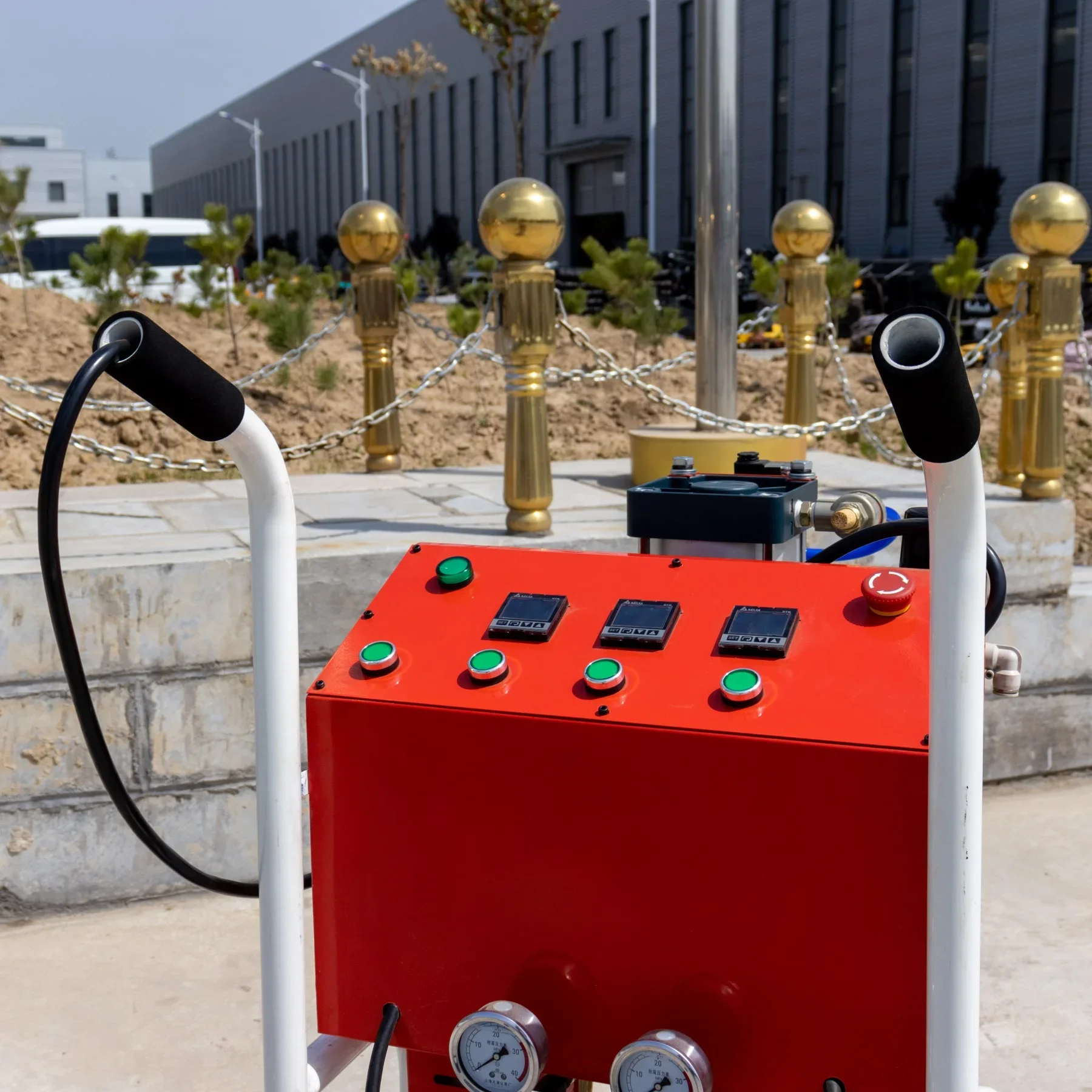 Customized High Pressure Polyurethane Foaming Machine Polyurea Spraying Machine Small Foaming Agent Spraying Equipment For Sa
